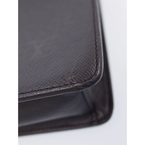 Louis Vuitton Bag Business Laguito Taiga - Picture 5 of 8